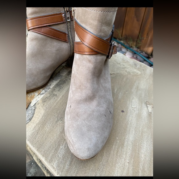 Coach Women’s Booties Block Heel Strap Ankle Boots Sz 6.5 B - Picture 14 of 16